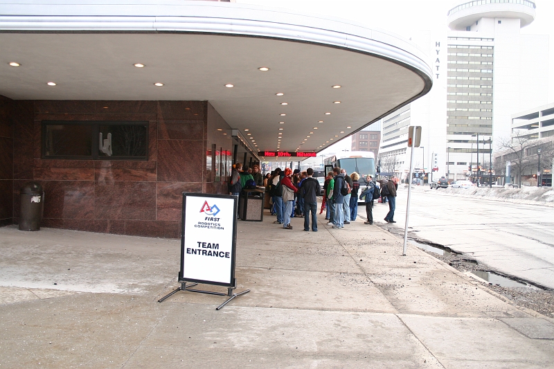 IMG_2619.JPG - Waiting to get into the arena.